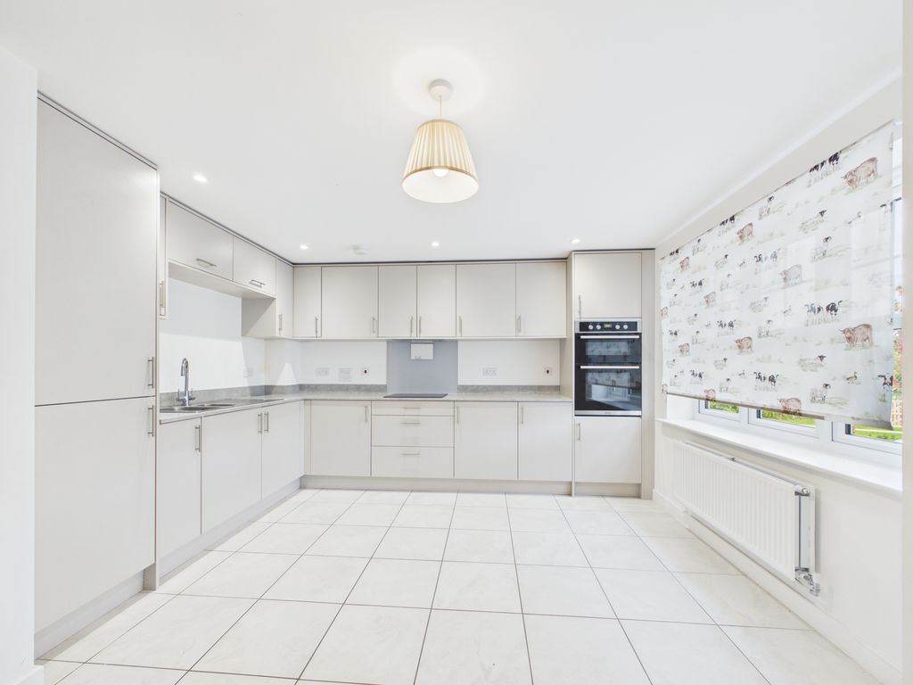 Property photo 2 of 18 Kitchen