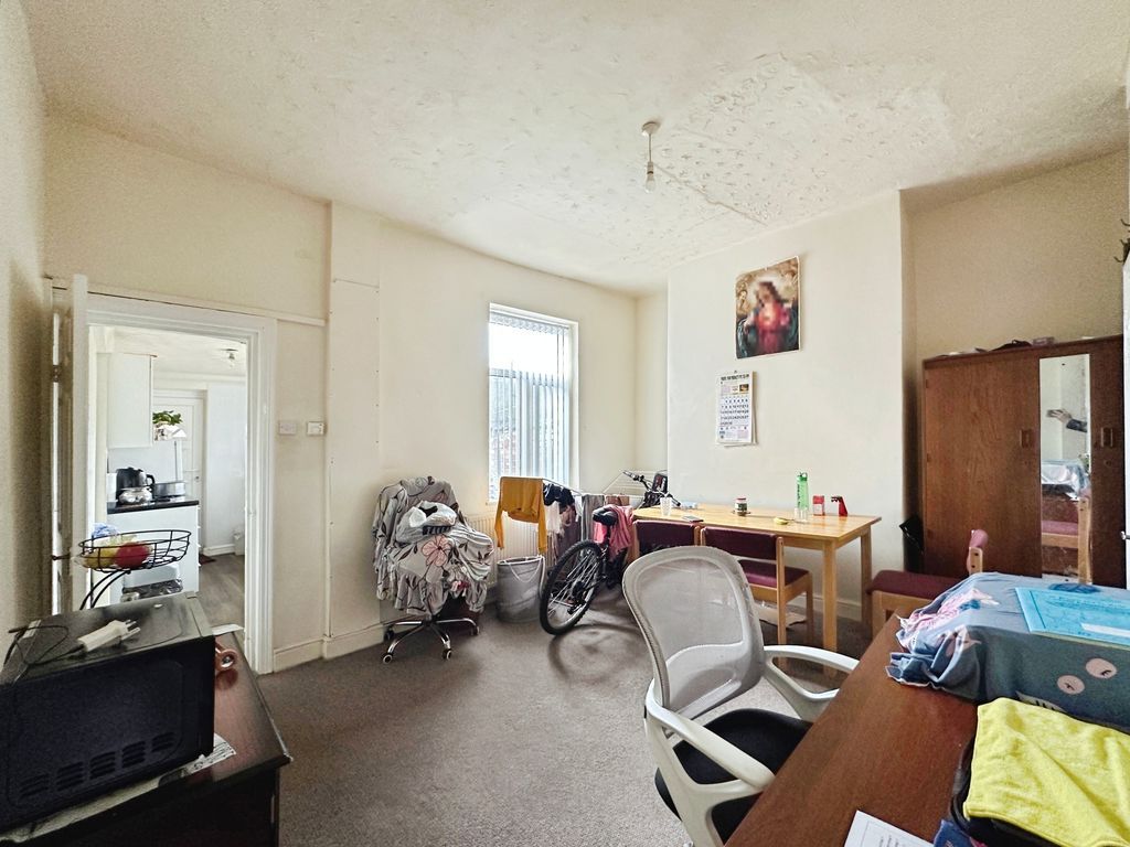 Property photo 3 of 8 Photo 7