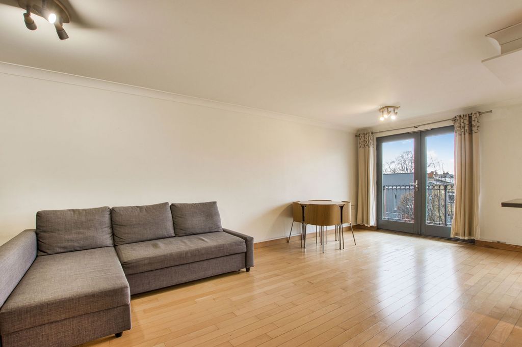 Property photo 2 of 11