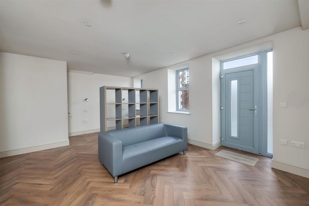 Property photo 2 of 14 Open Plan Living