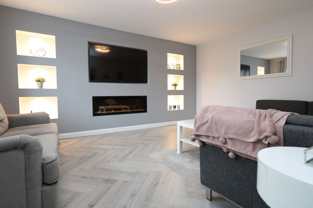 Property photo 2 of 25