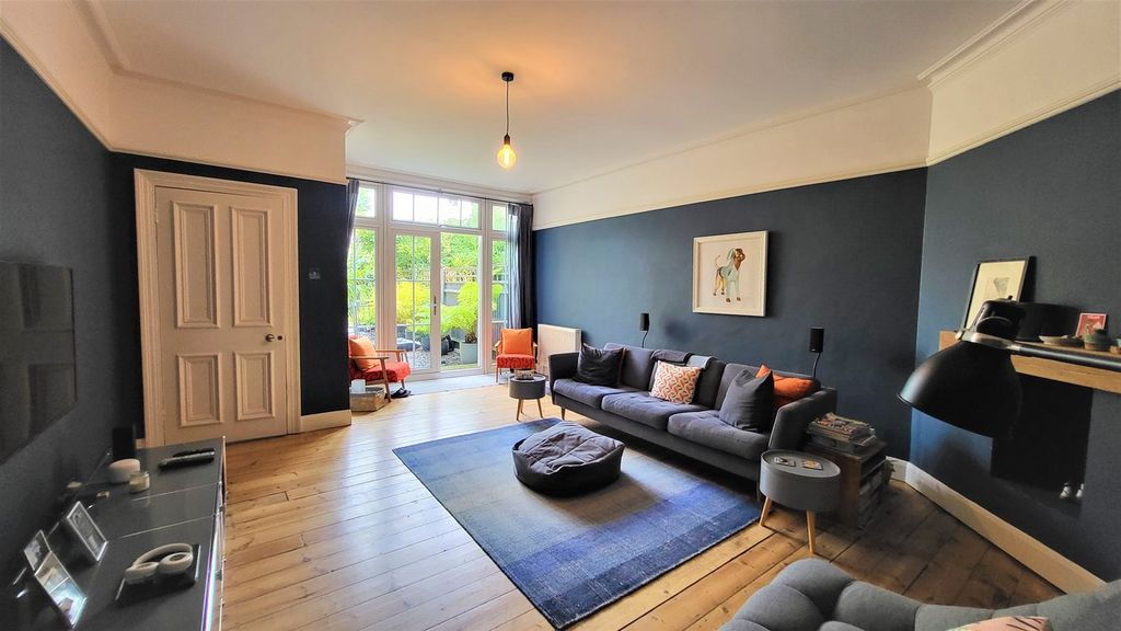 Property photo 3 of 12