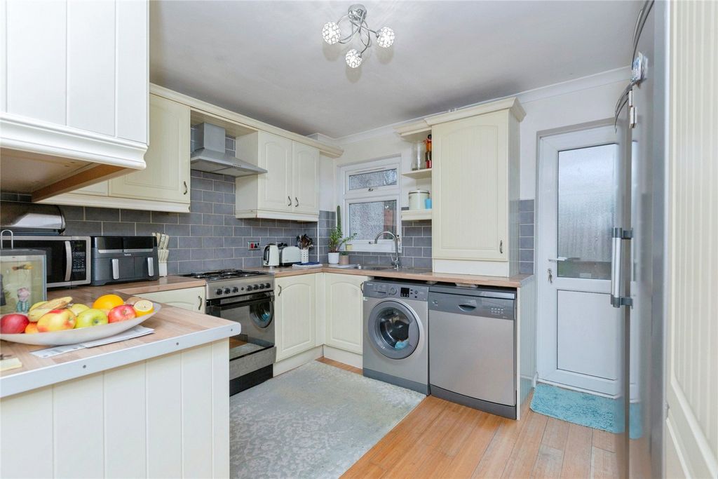 Property photo 3 of 22 Picture No. 23