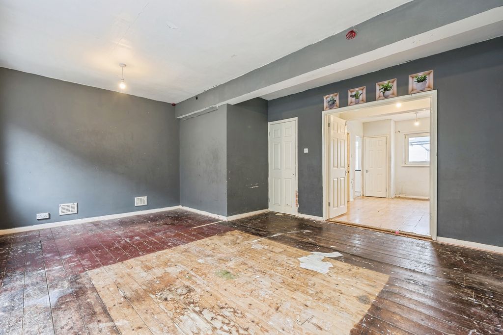 Property photo 3 of 17 Photo