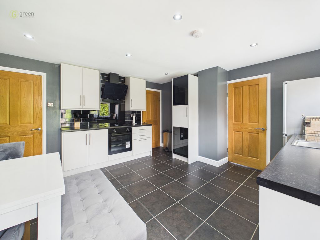 Property photo 3 of 27 Cam01698G0Pr0199Still008