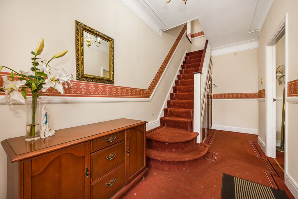 Property photo 3 of 16 41 Brancaster Road -009