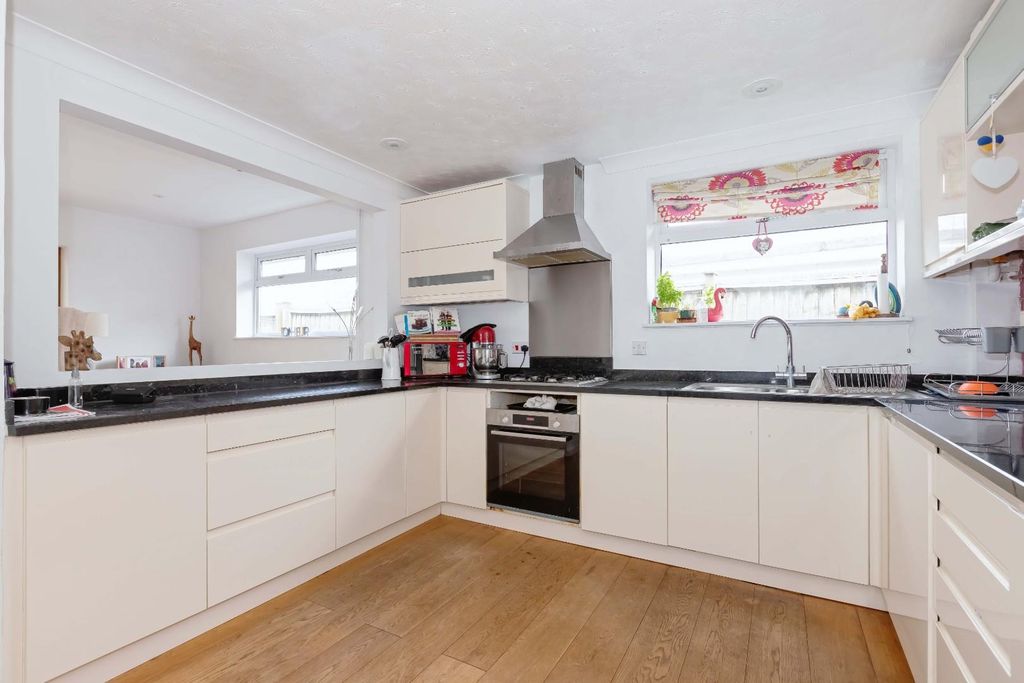 Property photo 2 of 22 Winterton Way_12.Jpg