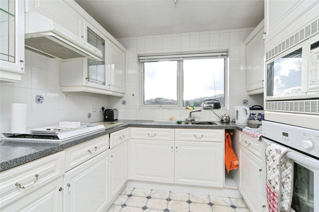 Additional image 4 of 2 bed flat for saleLon Vardre, Deganwy, Conwy LL31