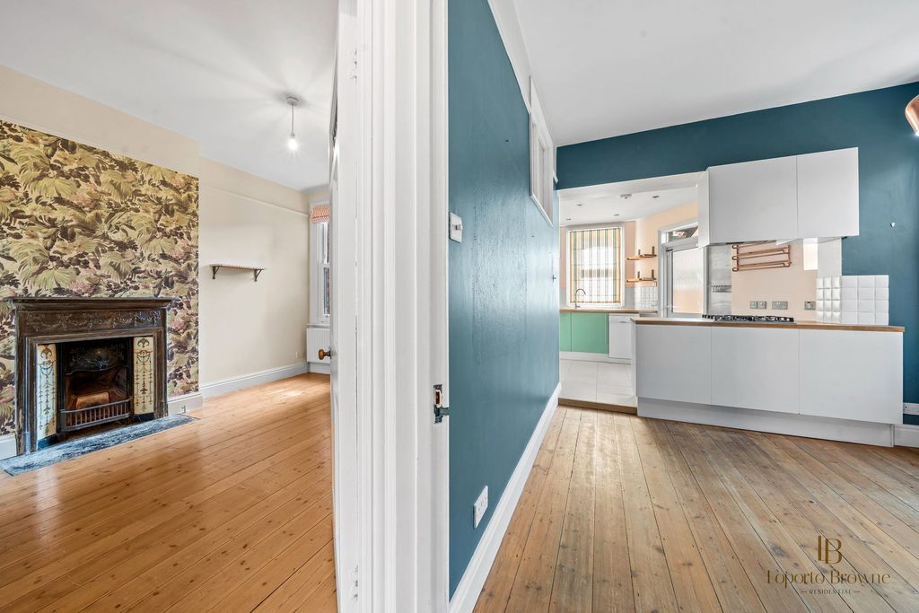 Property photo 1 of 42