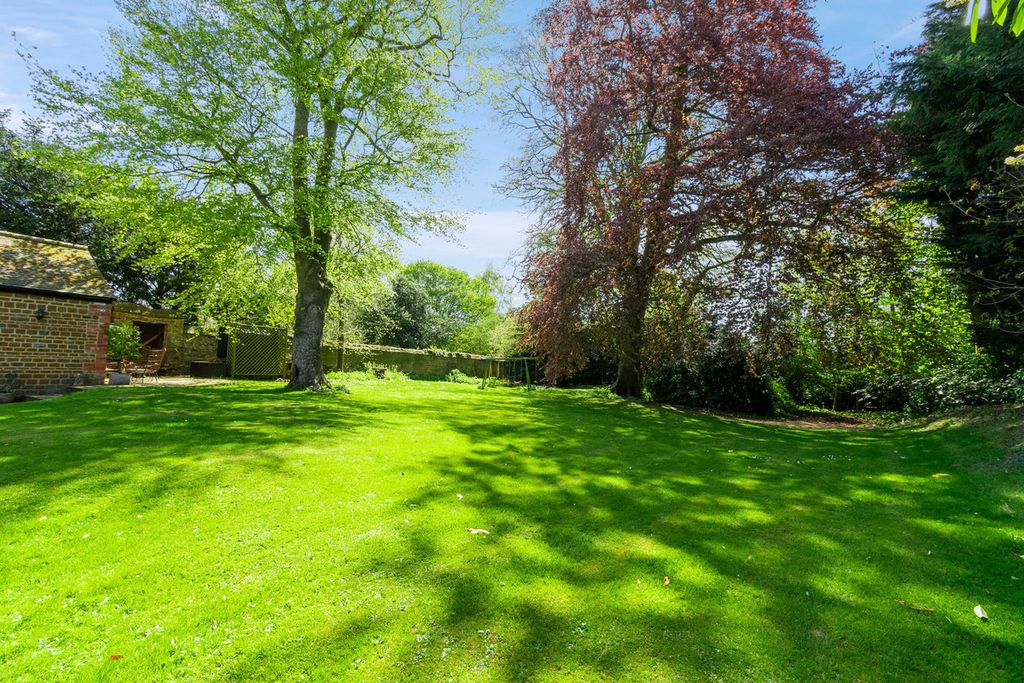 Property photo 2 of 32