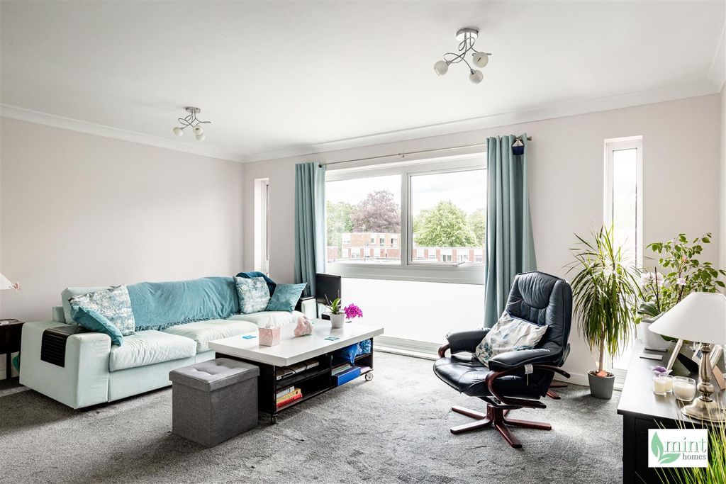 Property photo 2 of 9 Brantwood Gardens - Watermark-5.Jpg