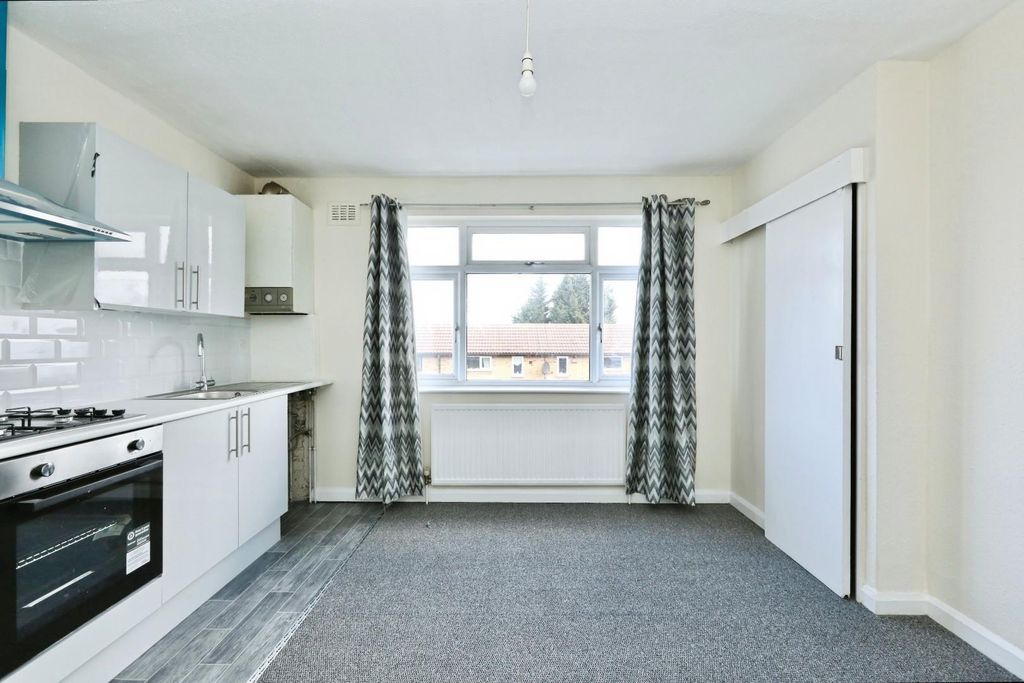 Property photo 3 of 12 Dining Kitchen
