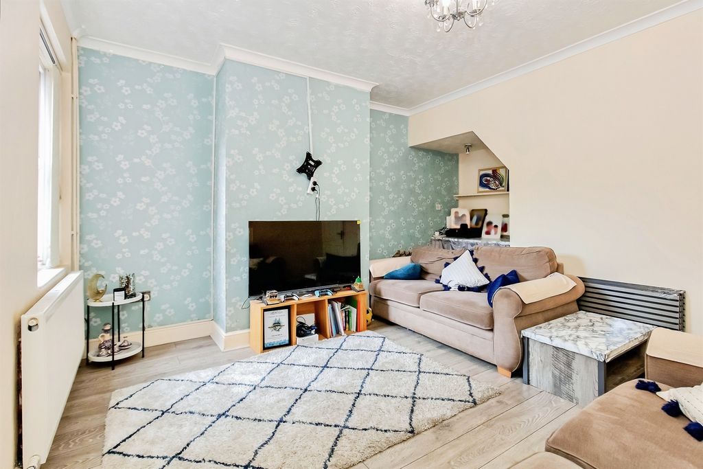 Property photo 3 of 8