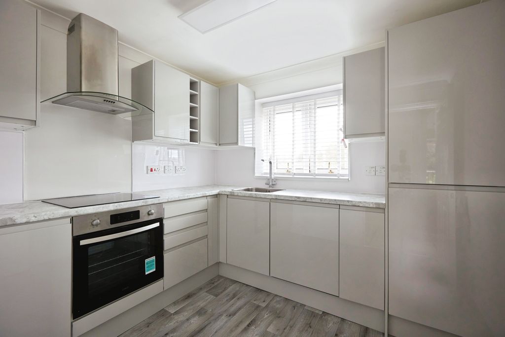 Property photo 2 of 16 Kitchen