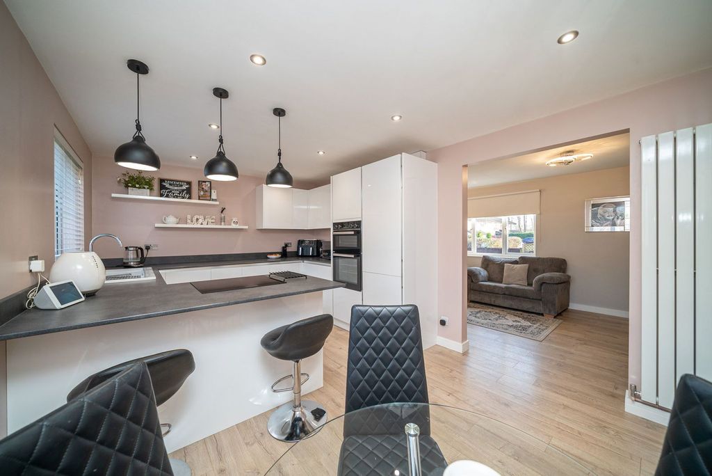 Property photo 3 of 25