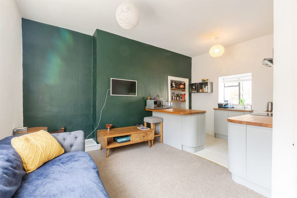 Property photo 3 of 18