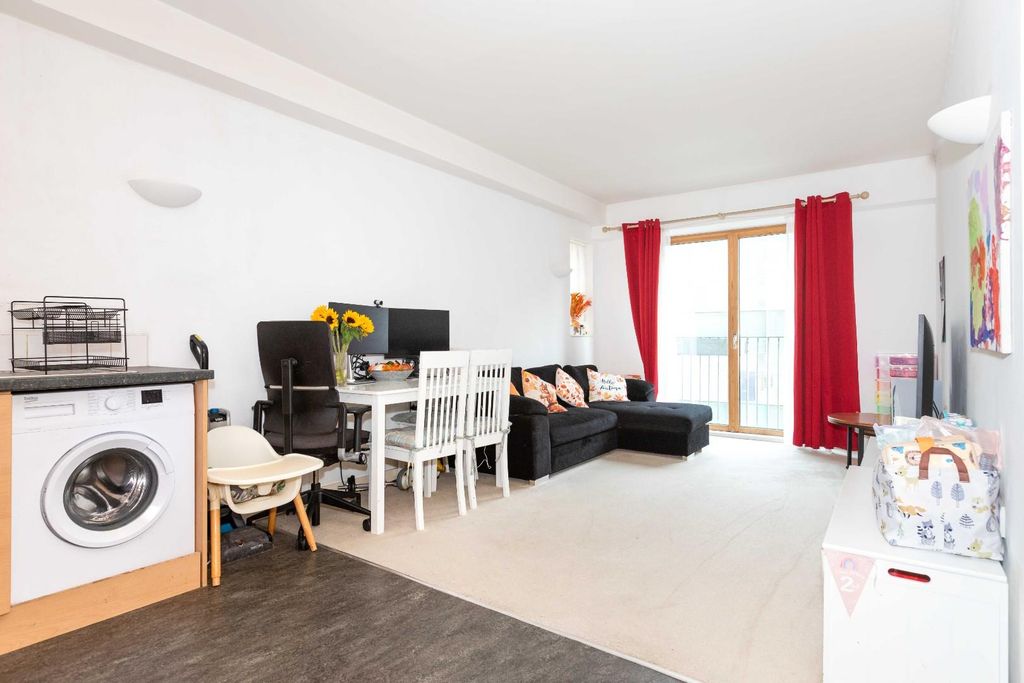 Property photo 3 of 11 New-England-04.Jpg