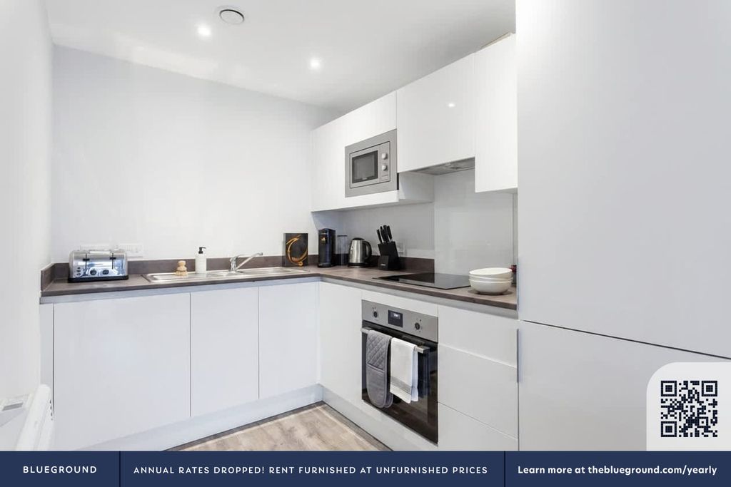 Property photo 3 of 17 Fully Equipped Kitchen