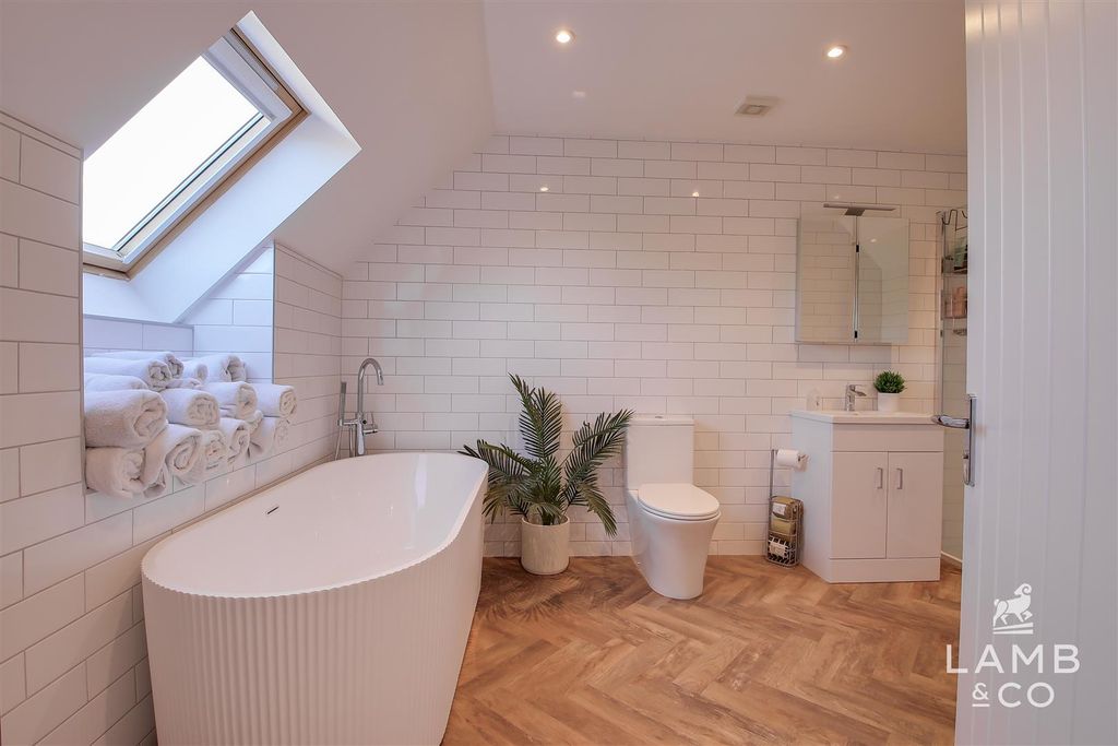 Property photo 3 of 31 En-Suite