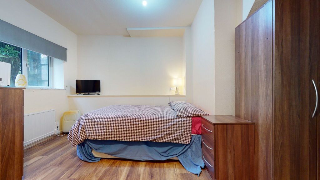 Property photo 1 of 2