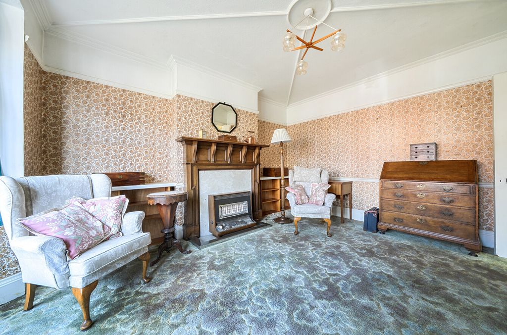 Property photo 3 of 14 Lounge2