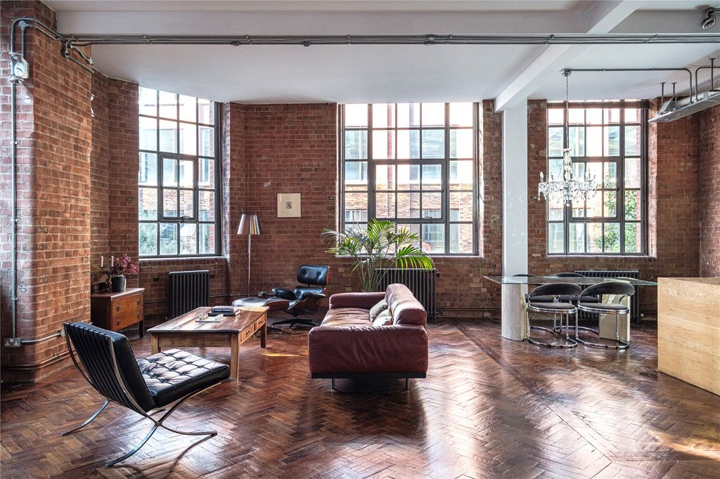 Property photo 2 of 23 Picture No. 14