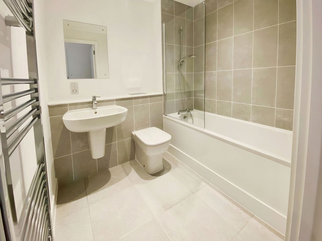 Property photo 3 of 14 Photo 03