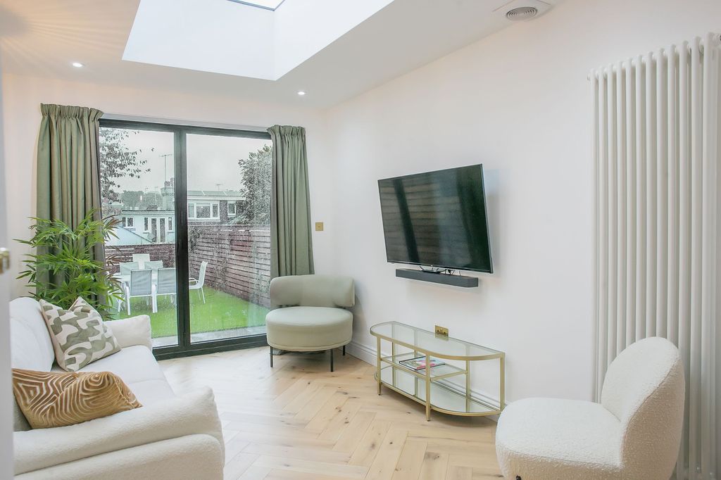 Property photo 3 of 24