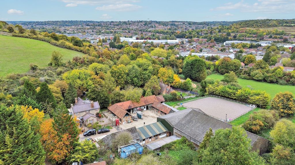 Property photo 2 of 27 Houses & Buildings