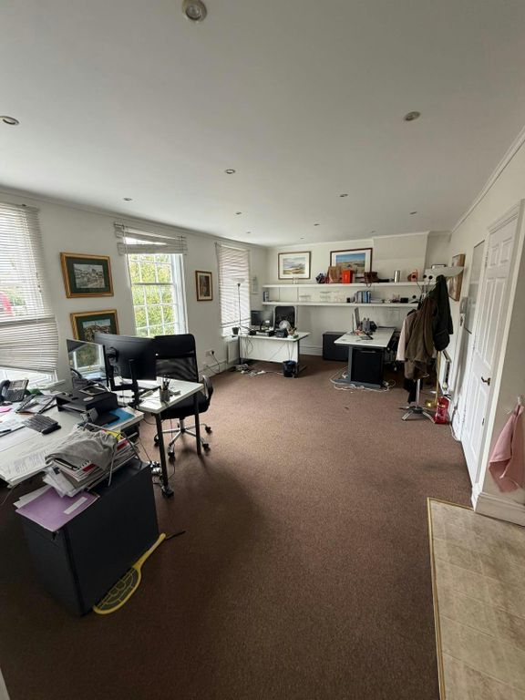 Property photo 2 of 16 59825c61-389E-43F3-894E-1Fb8826Cddb4.Jpg