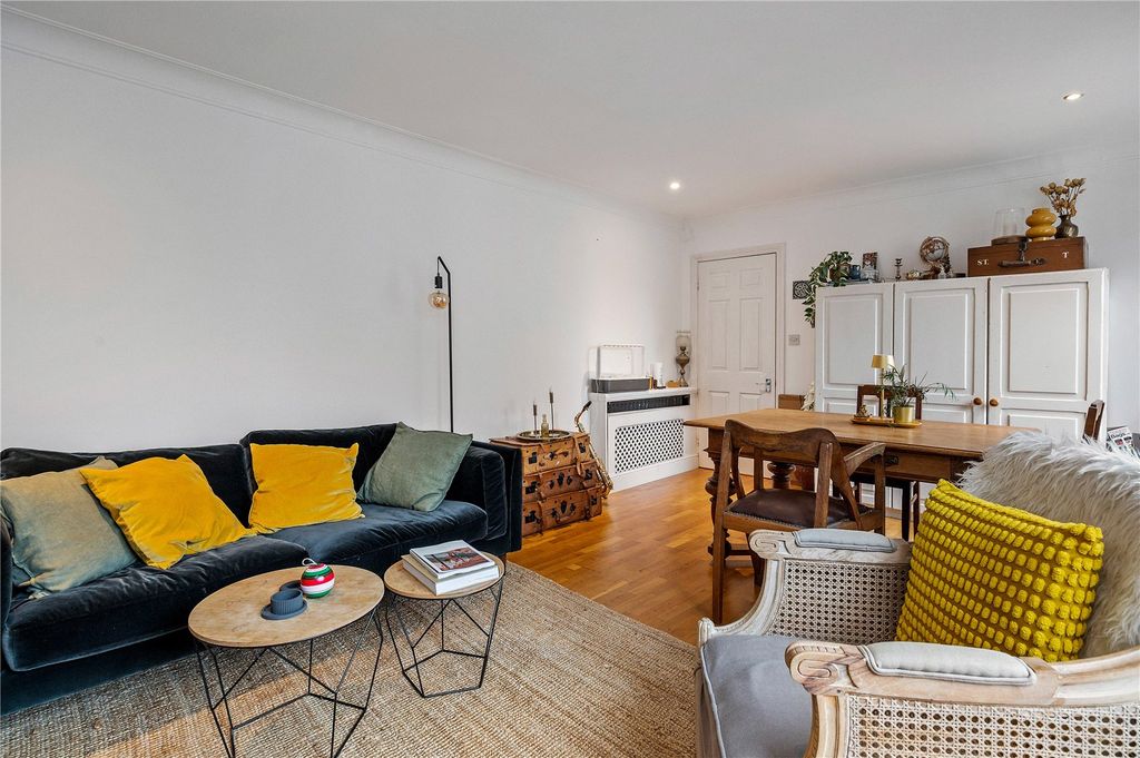 Property photo 3 of 16 Recpetion Room