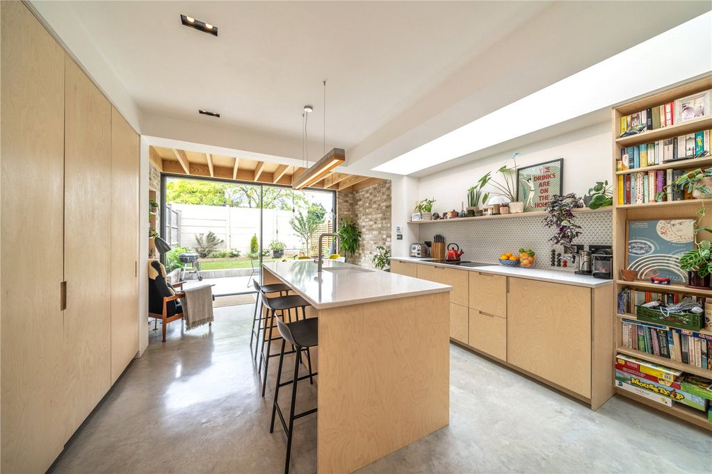 Property photo 1 of 17 Kitchen