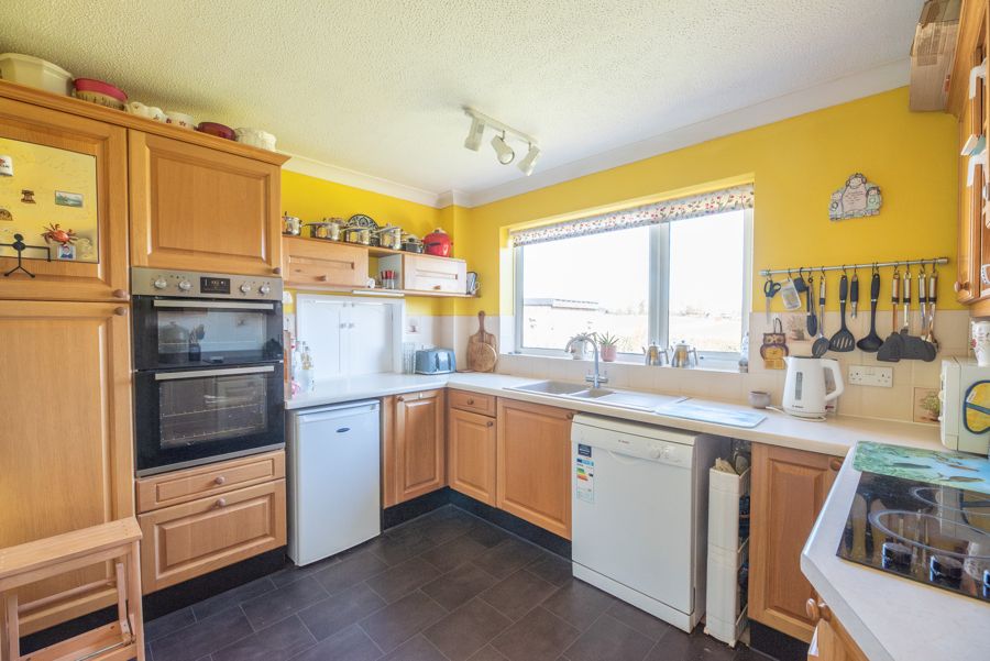 Property photo 3 of 16 13 Fairfields-14