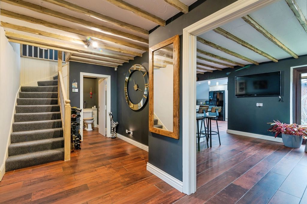 Property photo 3 of 34 Pbox-Img.Jpg