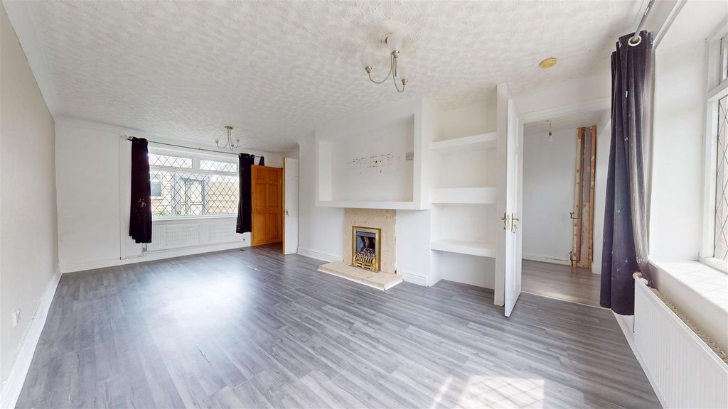 Property photo 3 of 15 Meadow Lane