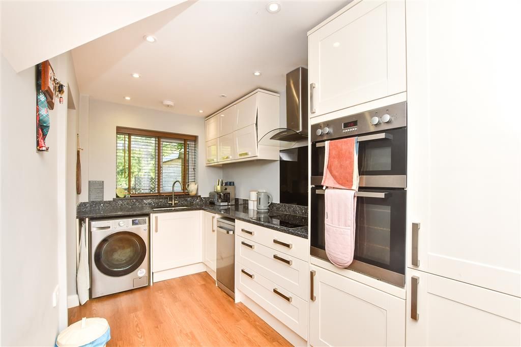 Property photo 1 of 11 Kitchen