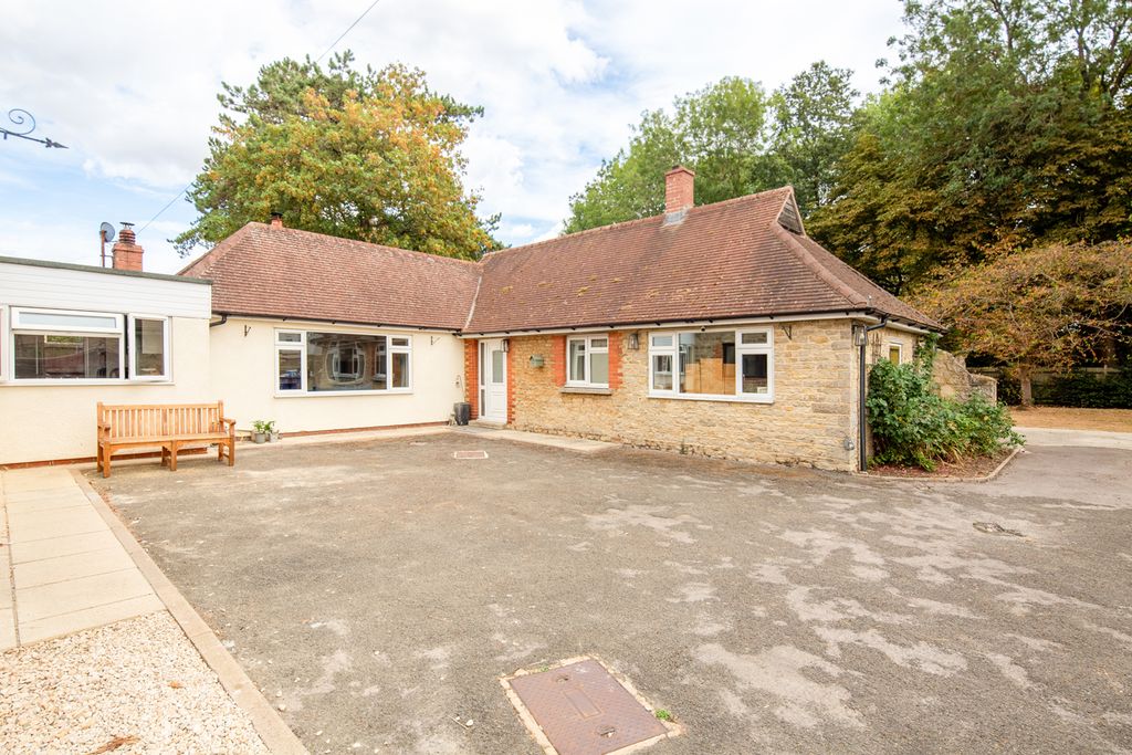 Property photo 3 of 23 Bungalow