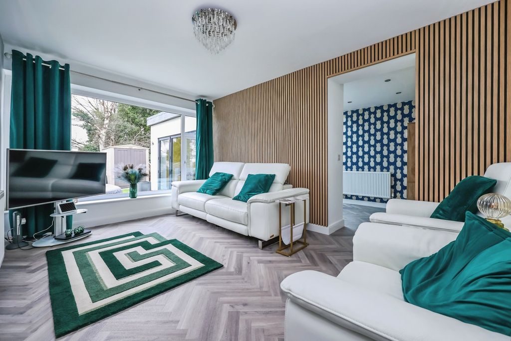 Property photo 3 of 17 Pbox-Img.Jpg