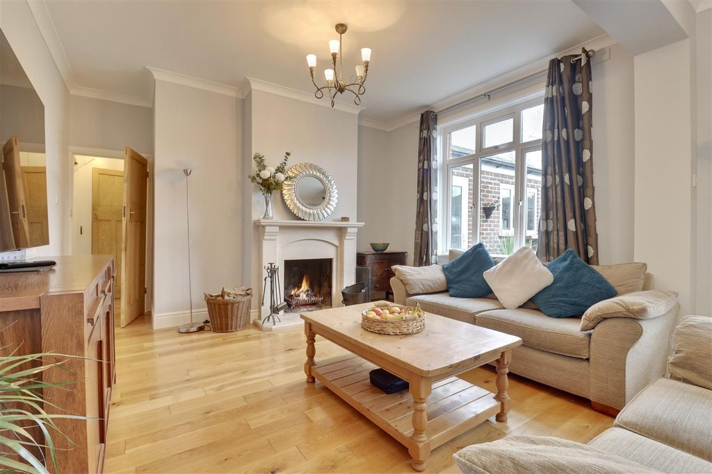 Property photo 2 of 34 D42A0F9E-6975-463C-8A68-1Abb414A5E90_1_201_A.Jpeg