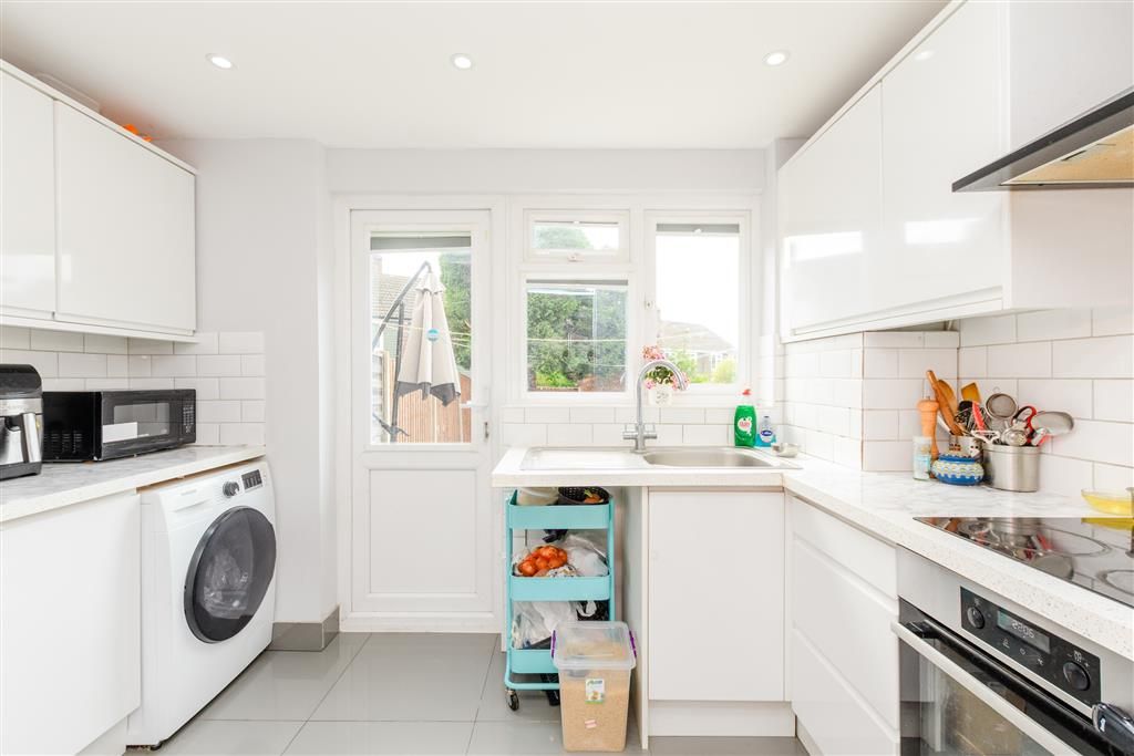 Property photo 1 of 7 Kitchen