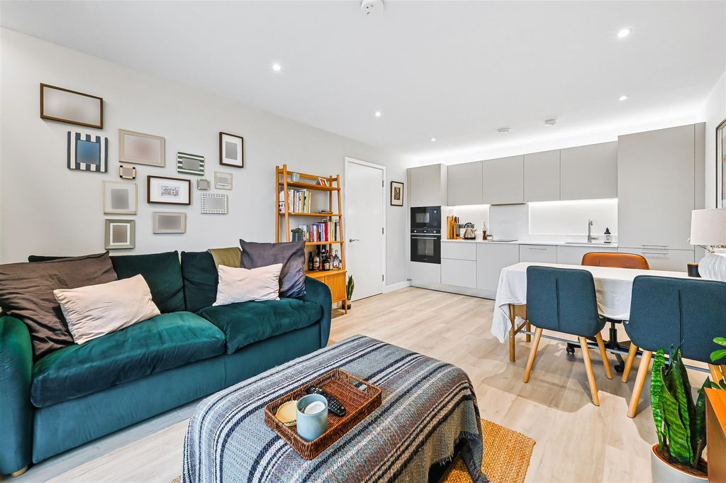 Property photo 1 of 9