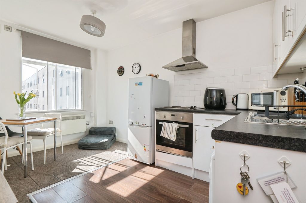 Property photo 1 of 8 Bedroom 1