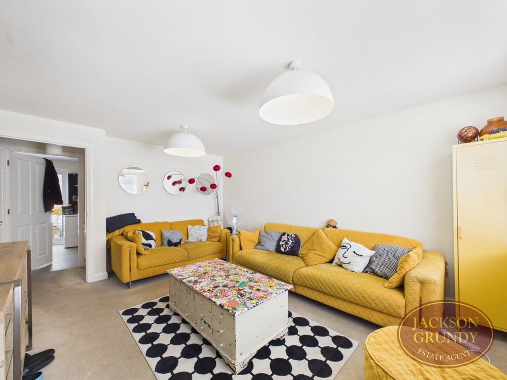 Property photo 2 of 13 Thompson Way