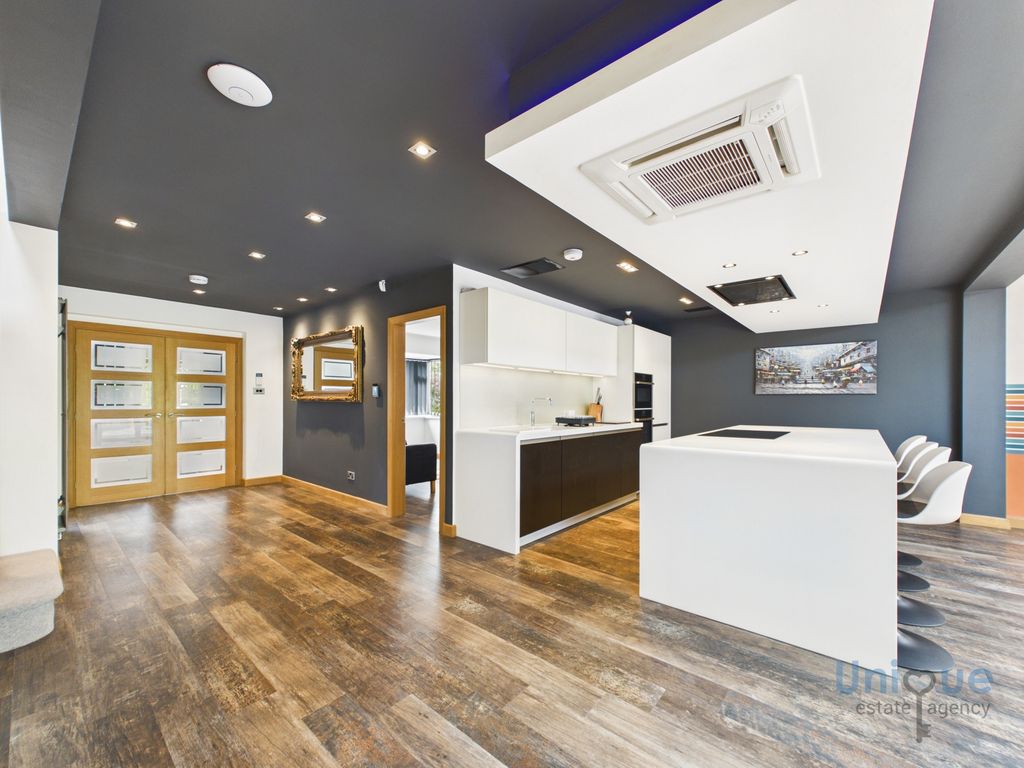 Property photo 1 of 31