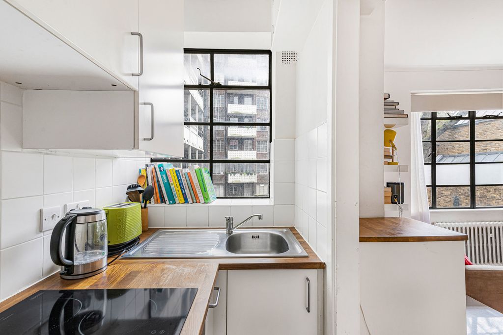 Property photo 3 of 16 Kitchen