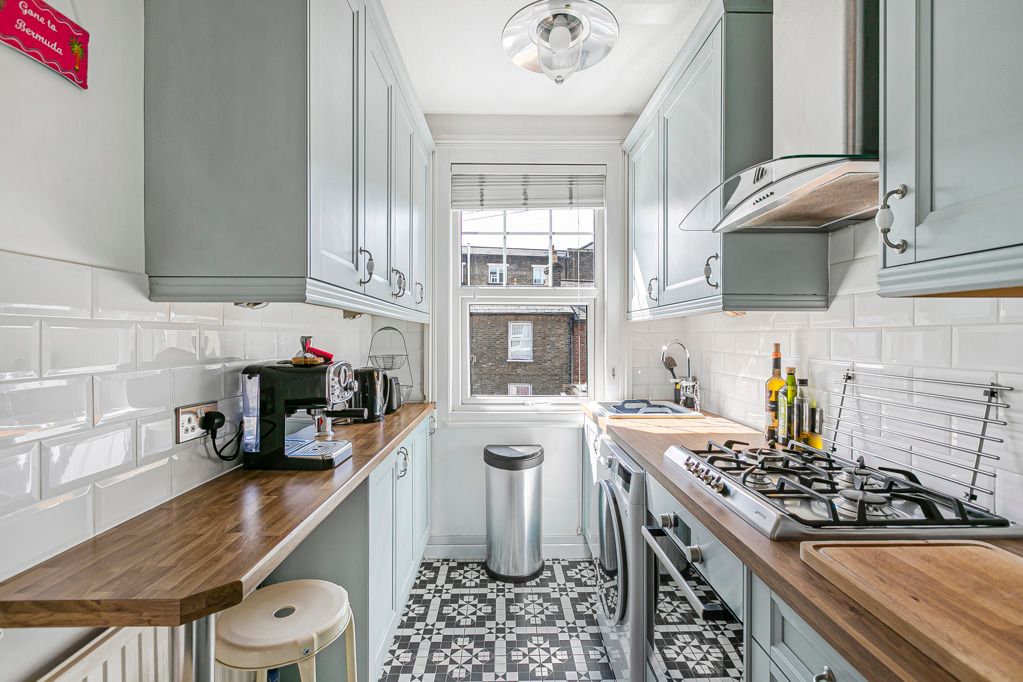 Property photo 3 of 17 Kitchen