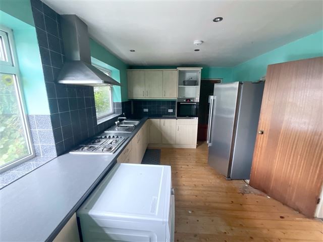 Property photo 3 of 16 Kitchen