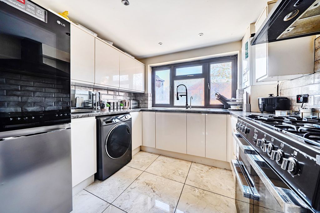 Property photo 2 of 22 Kitchen