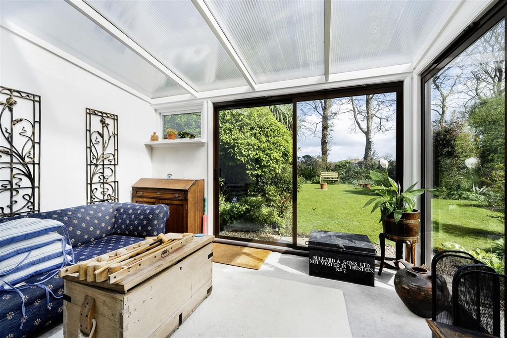 Property photo 3 of 28 Conservatory