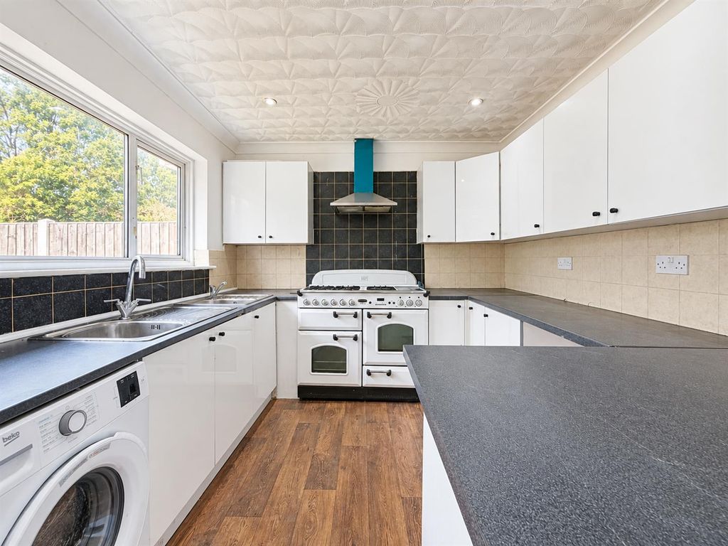 Property photo 1 of 17 Kitchen